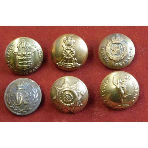 603 - Military Buttons - an accumulation in a box, some early, mostly large brass. (100+). Mixed condition