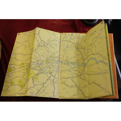 692 - Johnson's Motoring Atlas-Scale 6 miles - 1 inch-reprinted 1960's map of Great-Britain - enclosed in ... 