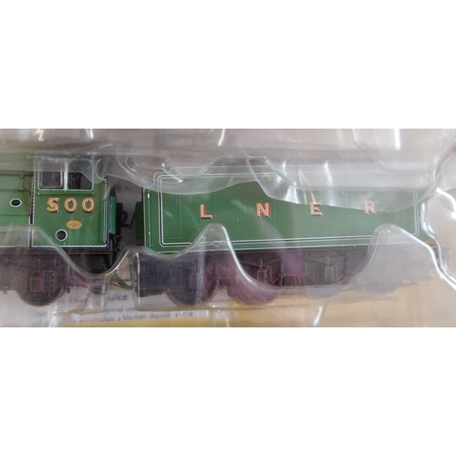 520 - Hornby Locomotive 'Edward Thompson' LNER Class A2/3 4-6-2 Locomotive No.500 mint and boxed