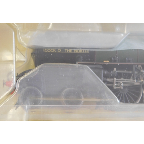 524 - Hornby Locomotive BR Thompson Class A2/2 4-6-2 'Cock of the North' No.60501 mint and boxed