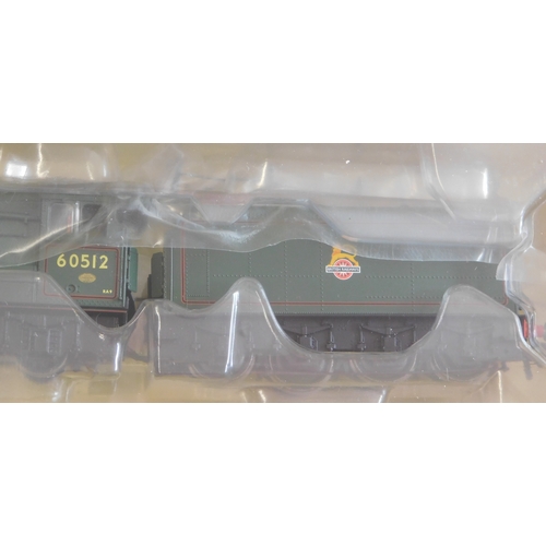 525 - Hornby Locomotive BR Thompson Class A2/3 4-6-2 'Steady Arms' No.60512, mint and boxed