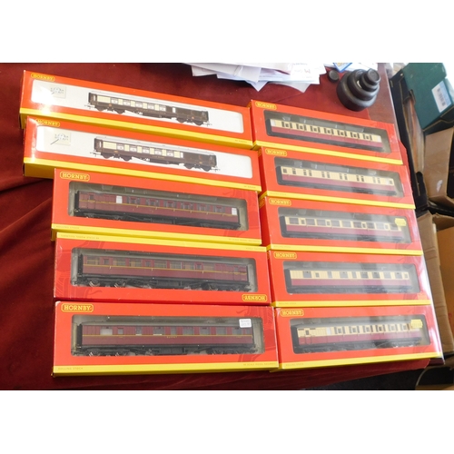 551 - Hornby Gresley & Pullman Coaches/Rolling Stock - A mint and boxed range of (23) including special it... 