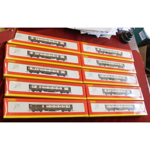 551 - Hornby Gresley & Pullman Coaches/Rolling Stock - A mint and boxed range of (23) including special it... 