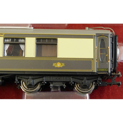 552 - Hornby Pulman 1st Class Parlour Car 'Leona' R4162A mint and boxed