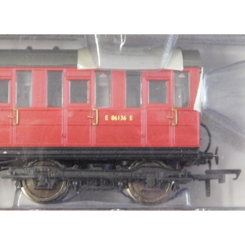 553 - Hornby BR Gresley Suburban 3rd class Brake Coach E86136E mint and boxed, retail £38