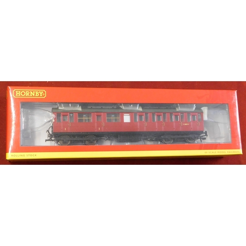 554 - Hornby BR Gresley Suburban lavatory Composite Coach R4521 - E 88090E mint and boxed