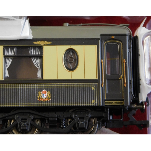 555 - Hornby Pullman 3rd Class Parlour Car R4385 No.98 mint and boxed