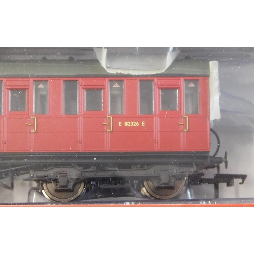 557 - Hornby BR Gresley Suburban 3rd Class Coach R4520 E82326E mint and boxed