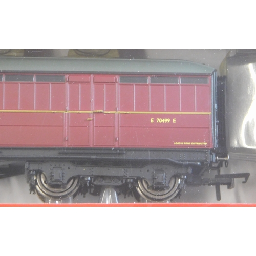 559 - Hornby R4531A BR (Ex LNER) full black coach E70499E mint and boxed