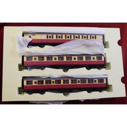 560 - Hornby Cresley 'Master Cutler' Coach Set (3)