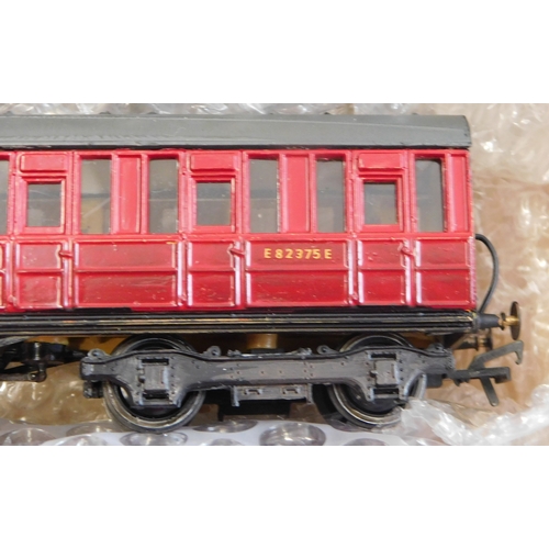 561 - Hornby LNER Suburban Ex GLR (2)