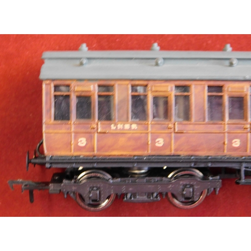 562 - Hornby BR Cresley Suburban 1st Class and 4 Quad Coaches 2