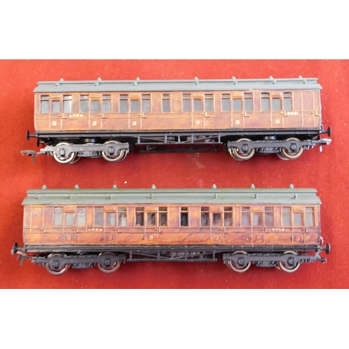 562 - Hornby BR Cresley Suburban 1st Class and 4 Quad Coaches 2