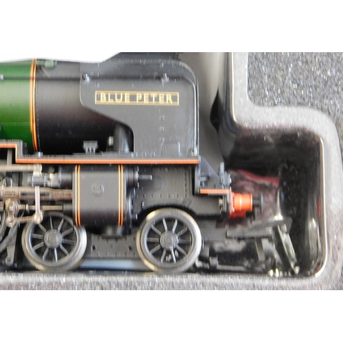 565 - Bachmann Locomotive Class A2 'Blue Peter' Brunswick Green Late Crest, mint and boxed is in branch li... 