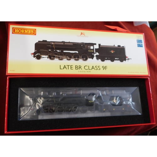 589 - Hornby Late BR Class 9F 2-10-0 No.92194 R3987 mint and boxed superb