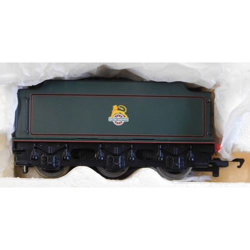 604 - Hornby Locomotive BR 4-6-0 Class B17/4 loco '616489 Arsenal' mint and boxed