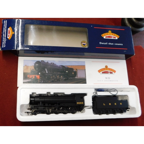 620 - Bachmann/Branch Line Locomotive WD 2-8-0 Austerity Locomotive BR black late crest '90566' (32-356) m... 