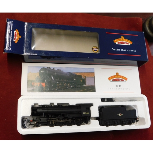 621 - Bachmann/Branch Line Locomotive WD 2-8-0 Austerity Locomotive BR black late crest '90566' (32-356) m... 