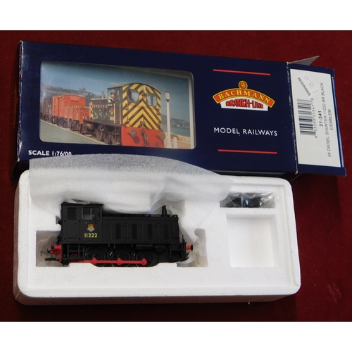 633 - Bachmann Locomotive 04 Diesel Shunter '11222' BR black, early emblem, mint and boxed (Retail 38.45)