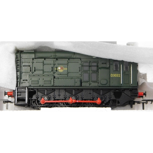 634 - Bachmann Locomotive 08 Diesel Shunter D3032 BR green, hinged door type, mint and boxed