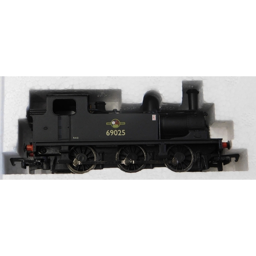 635 - Bachmann Locomotive J72 Tank, BR black late crest 69-025, mint and boxed