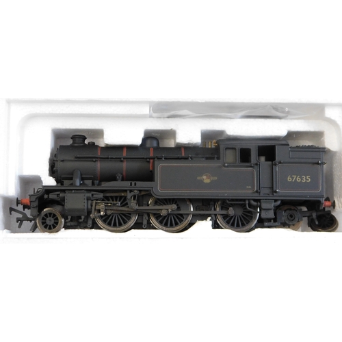 637 - Bachmann Locomotive V1 Tank '67635' BR lined black late crest, straight sided bunker weathered, mint... 