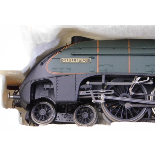 646 - Hornby Locomotive R2494 BR 4-6-2 Class A4 Locomotive 'Guillemot' mint and boxed