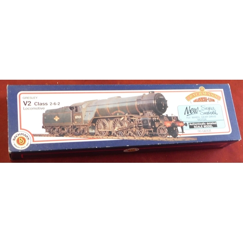 675 - Bachmann Locomotive 31-557 Gresley V2 Locomotive Class 2-6-2 BR Green 60884, mint and boxed