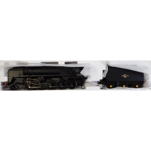 677 - Bachmann Locomotive 32-851 Class 9F 2-10-0 Standard 92192 D/C Chimney BR late crest black Rrif Tende... 