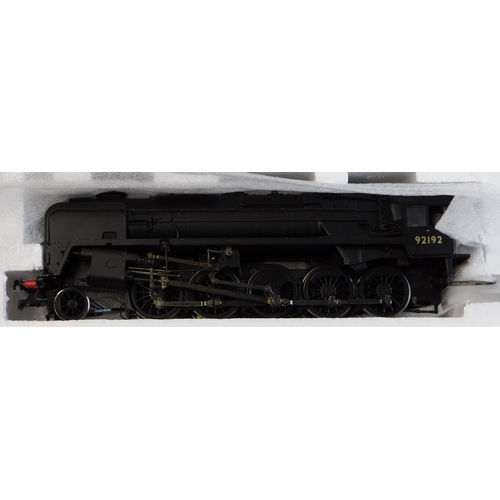 677 - Bachmann Locomotive 32-851 Class 9F 2-10-0 Standard 92192 D/C Chimney BR late crest black Rrif Tende... 