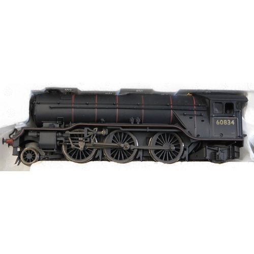 683 - Bachmann Locomotive 31-562 V2 60831 black early emblem 'Stepped Tender'