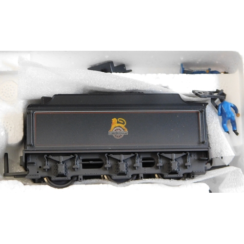 683 - Bachmann Locomotive 31-562 V2 60831 black early emblem 'Stepped Tender'