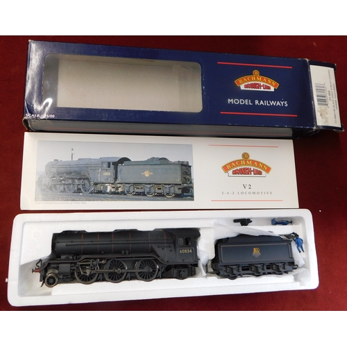 683 - Bachmann Locomotive 31-562 V2 60831 black early emblem 'Stepped Tender'