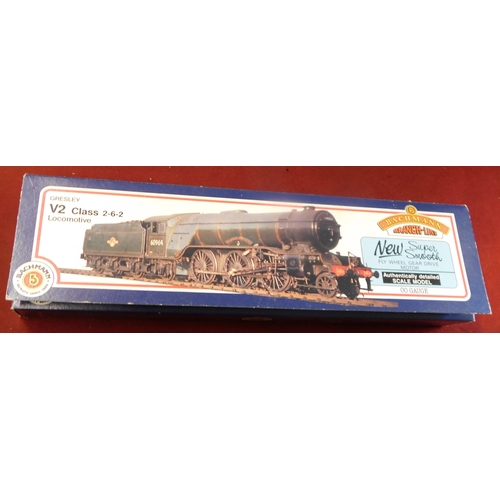 691 - Bachmann Locomotive 31-551 V2, 60800 'Green Arrow' BR black, mint and boxed