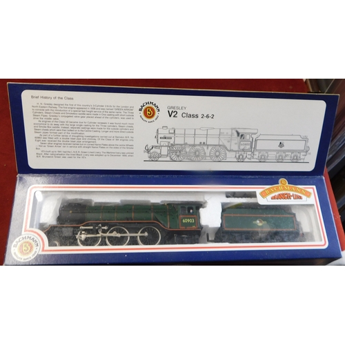 691 - Bachmann Locomotive 31-551 V2, 60800 'Green Arrow' BR black, mint and boxed