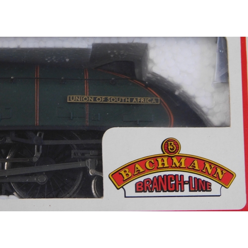 700 - Bachmann Locomotive 31-915A A4 60009 'Union of South Africa' 4-6-2 BR green, early emblem, mint and ... 