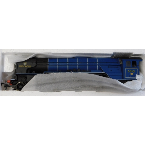 701 - Bachmann Locomotive 32.553, class A1 '60161' 'North British' BR blue early emblem, mint and boxed re... 