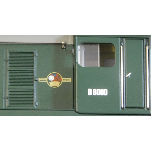 703 - Bachmann Locomotive class 20 diesel, D8000 BR green with indicator disc, mint and boxed