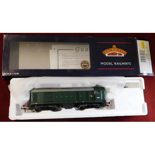 703 - Bachmann Locomotive class 20 diesel, D8000 BR green with indicator disc, mint and boxed