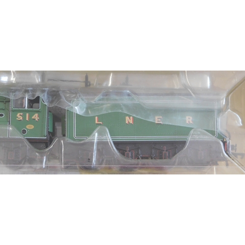 716 - Hornby Locomotive R3833 LNER Thompson Class A2/3 4-6-2 'Chamossaire' No.514, mint and boxed Retail £... 