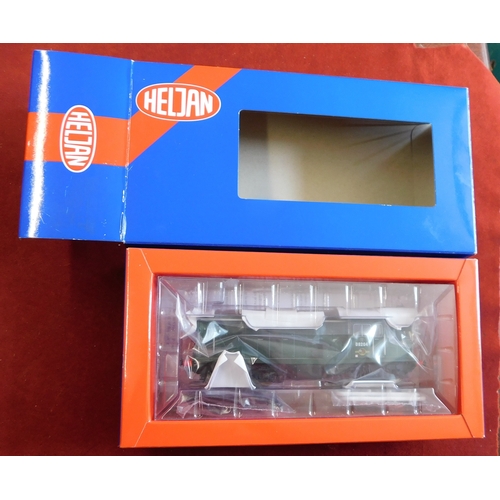 718 - Heljan Locomotive class 15, D8204 plain green, number front and rear, mint and boxed