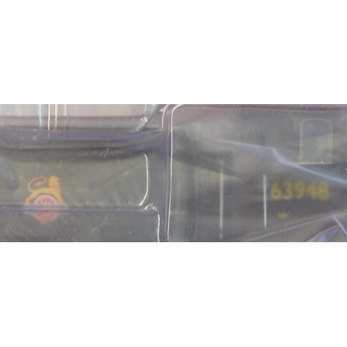 725 - Heljan Locomotive British Rail item 6603912, 63948 early crest step tender mint and boxed