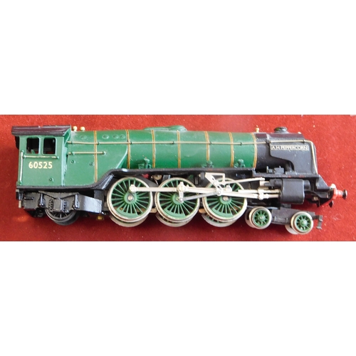 798 - Wills Finecast LNER 'A2' Class '60525' A.H. Peppercorn with tender very good