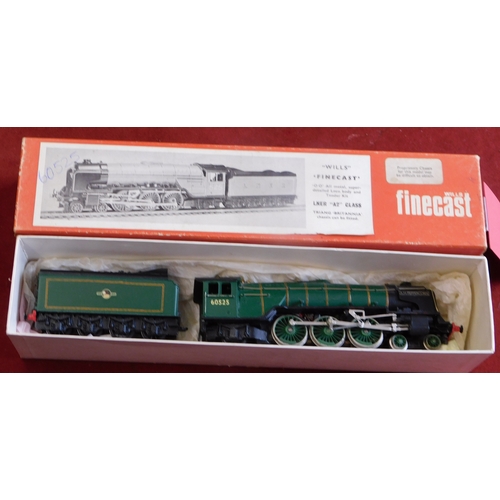 798 - Wills Finecast LNER 'A2' Class '60525' A.H. Peppercorn with tender very good