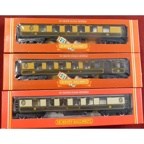 815 - Hornby Carriages including R223 Pullman 1st class parlour car, R223 Pullman 1st class, R233 Pullman ... 