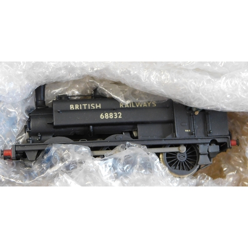 820 - Locomotives Models (3) British Railways black 68832 LNER class N.15 No.67192 British Railways No 684... 