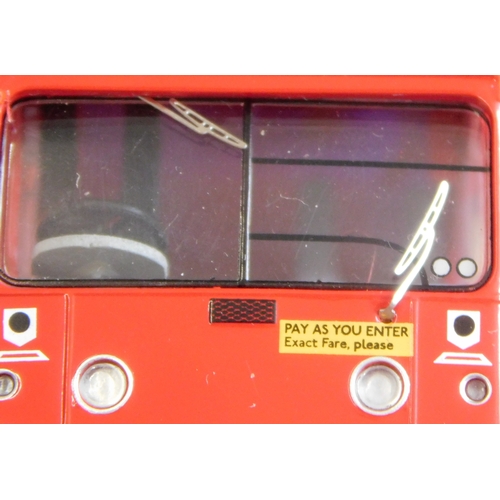 933 - Britbus 1:76 scale No.AS2-02 AEC Swift 33' London Transport Route 70, single decker boxed, excellent... 