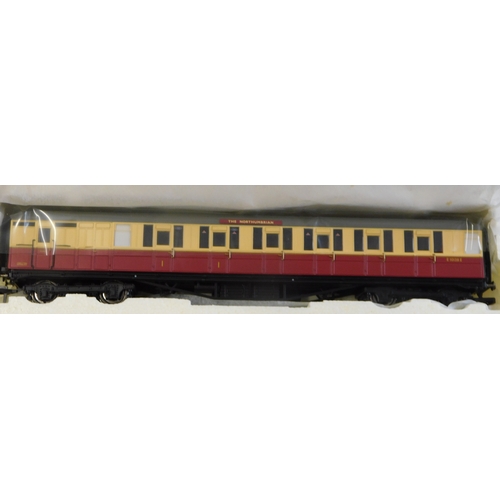 511 - Hornby Locomotive ' The Northumbrian' Train Pack, R2435 (address K McCosh) mint and boxed with certi... 