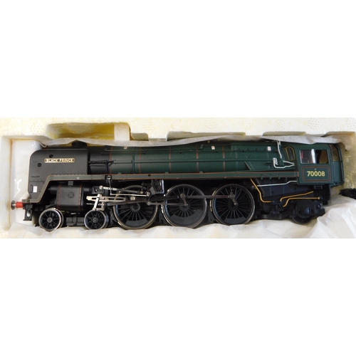 512 - Hornby Locomotive 'The Norfolk man' Train Pack Set, GNER A Black Prince' mint and boxed with certifi... 