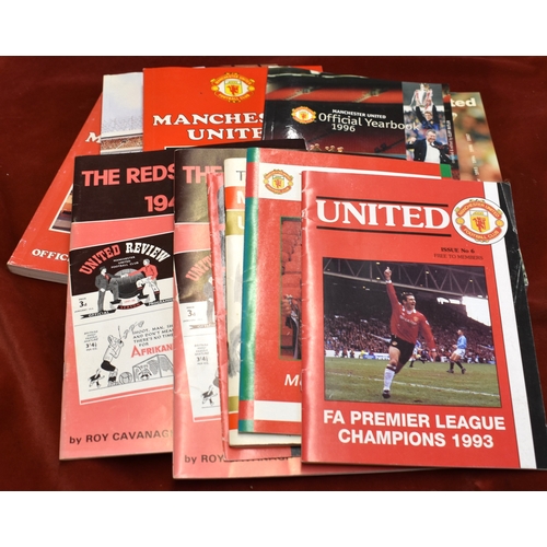 23 - Manchester United Official Yearbooks 1988, 1993, 1995, 1996 and 1997 plus the Reds Reviewed 1946-195... 